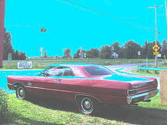 La Plymouth de la Patate à Nanou's - Sherrington, Qc.  CANADA. 13 juin 2010 - Ciel bleu photofiltré