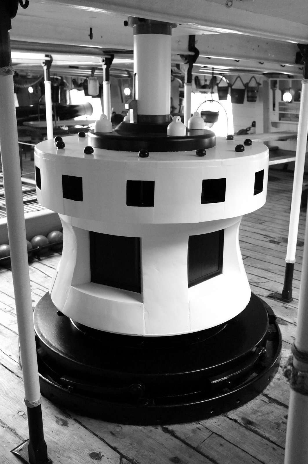 HMS Warrior 1860 X100 Capstan 1