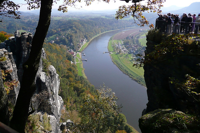 Sonntag - sonniger Herbsttag auf der Bastei