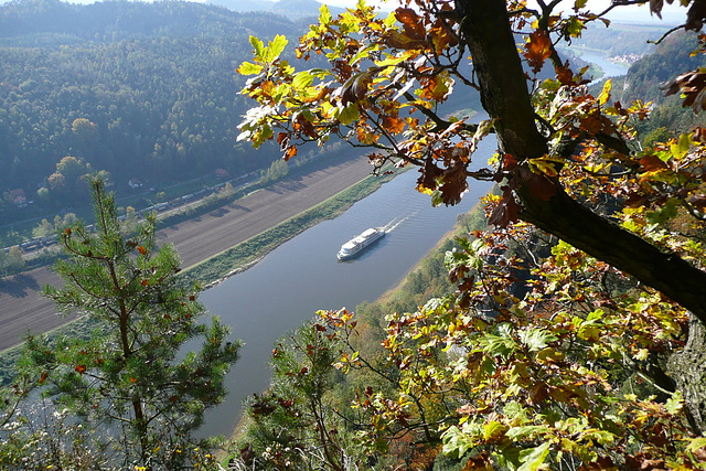 Sonntag - sonniger Herbsttag auf der Bastei