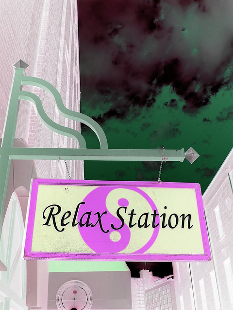 Relax station /San Antonio, Texas. USA - 29 juin 2010 - Inversion  RVB - BVR