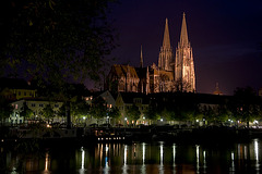Regensburg, Dom und Donau am Abend