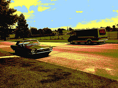 Thunderbird 1966 et véhicule récréatif /  Dans ma ville - Hometown. 14-07-2009- Sepia postérisé