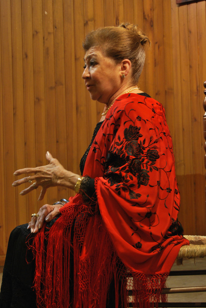 Charo López, cantaora en la Peña de Jaén. 2