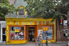 Paul's Boutique – Mount Royal Avenue, Montréal, Québec