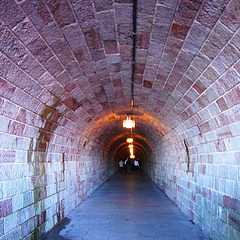 Tunnel zum Aufzug