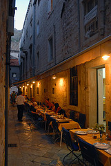 Dinner restaurants in the alley of Dubrovnik