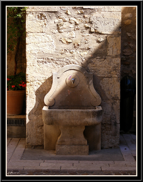 Tourrettes    Fontaine de l'Eglise