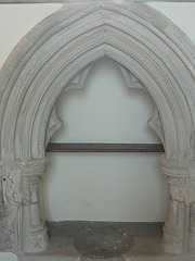 fyfield church c14 piscina