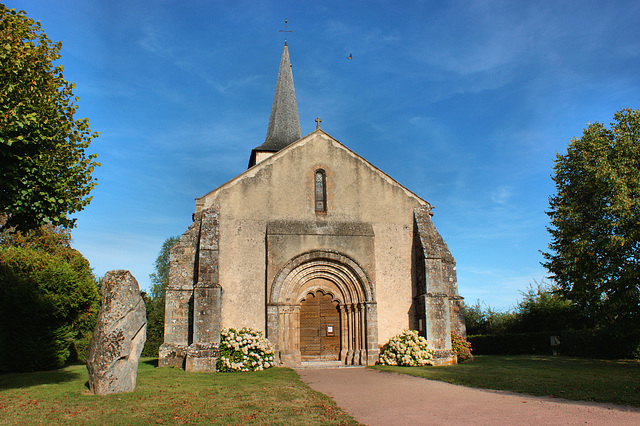 Chapelle et Dolmen