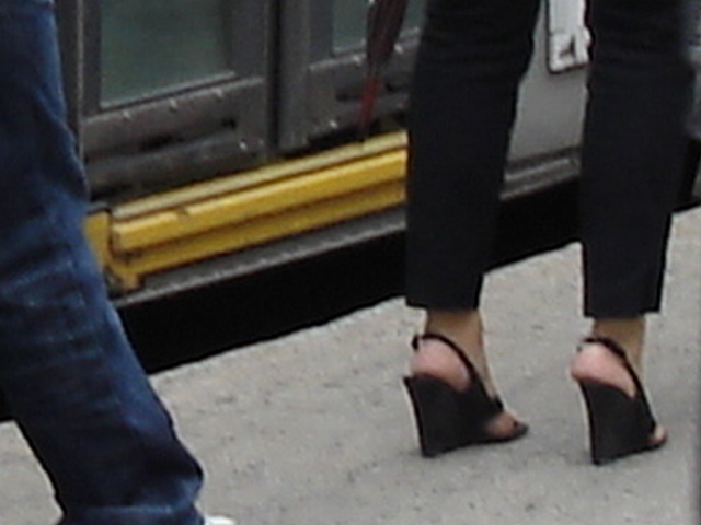 Les Dames STM en talons hauts / STM Ladies in high heels - Montréal, QC. Canada