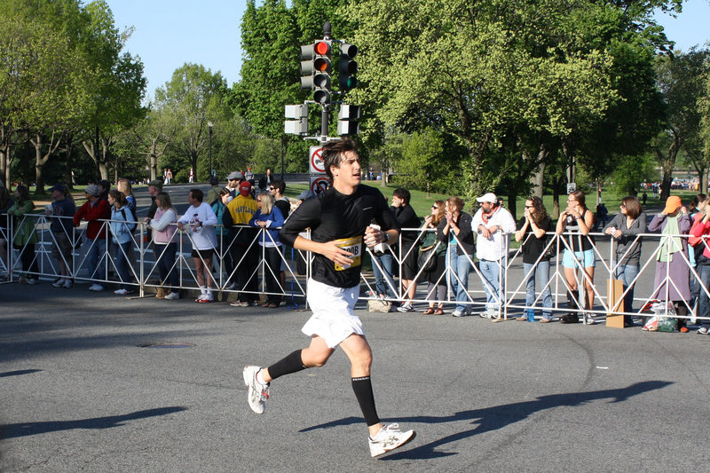 01a.NCBF.10MileRun.FinishLine.WDC.11April2010