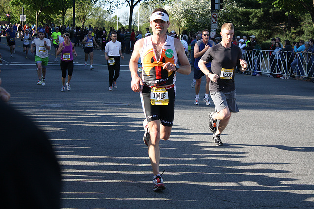 07.NCBF.10MileRun.FinishLine.WDC.11April2010