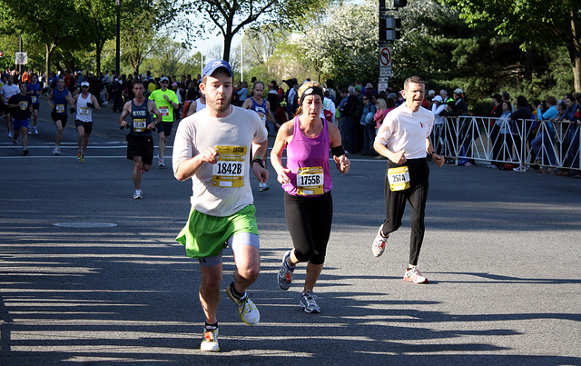 08a.NCBF.10MileRun.FinishLine.WDC.11April2010