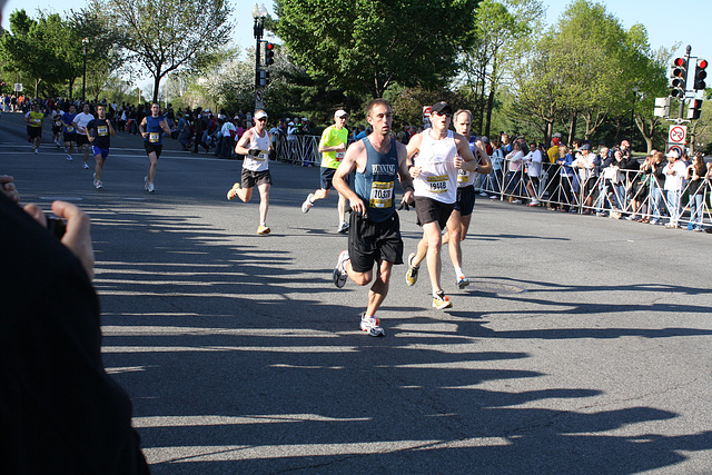 10.NCBF.10MileRun.FinishLine.WDC.11April2010