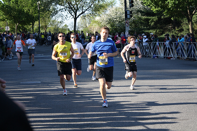 15.NCBF.10MileRun.FinishLine.WDC.11April2010