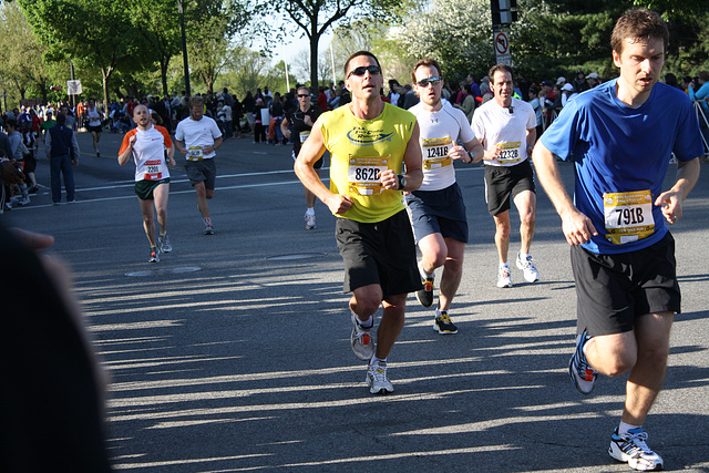 16.NCBF.10MileRun.FinishLine.WDC.11April2010