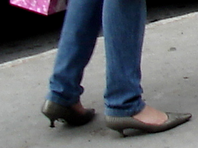 High heels / Talons hauts / Station de métro PI IX  / Montréal, Québec. CANADA - 4 mai 2010