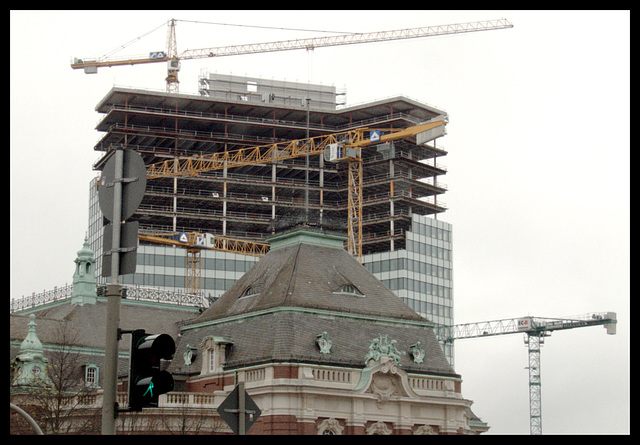 Hochhaus nach dem heutigem Tornado über Hamburg