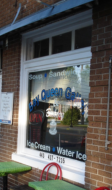 Bay Queen galley bakery's window / Boulangerie - Pocomoke, Maryland. USA - 18 juillet 2010.