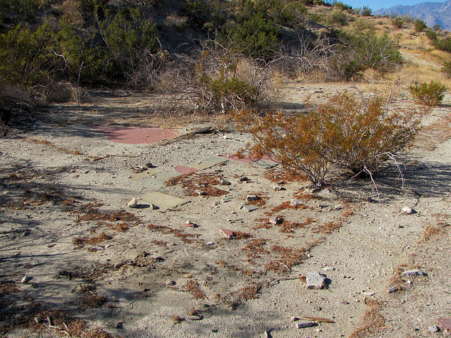 Building Remains at Miracle Hill & Two Bunch Palms Trail (0420)