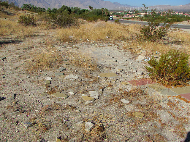 Building Remains at Miracle Hill & Two Bunch Palms Trail (0442)