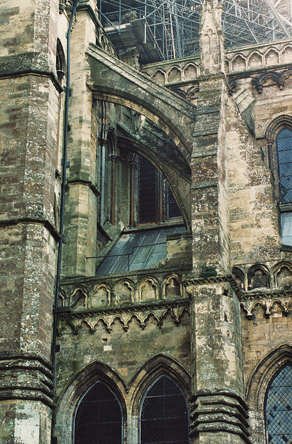 salisbury spire buttresses 1334