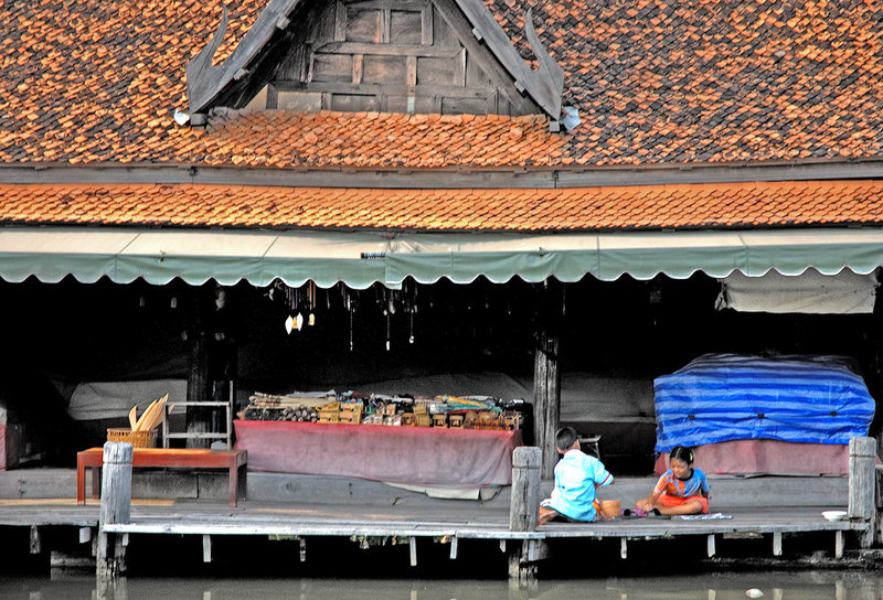 Open shops at the Floating Market ตลาดน้ำ