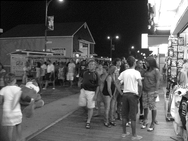 Boardwalk's high heels / Talons hauts sur le boardwalk / Wildwood, New-Jersey. USA -  18 juillet 2010 - Tramage