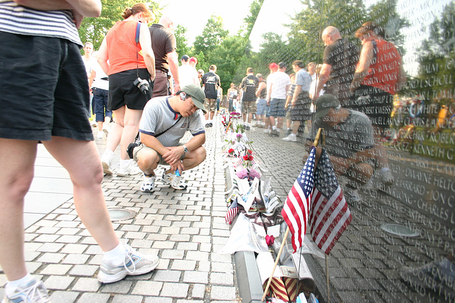 106.MDW.VietnamVeteransMemorial.WDC.29May2006