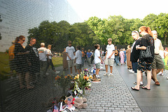 108.MDW.VietnamVeteransMemorial.WDC.29May2006