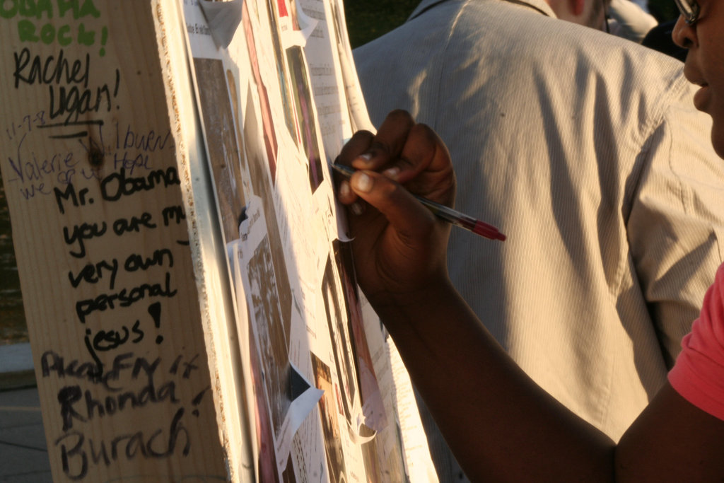 301.ObamaMessageBoard.LincolnMemorial.WDC.7November2008