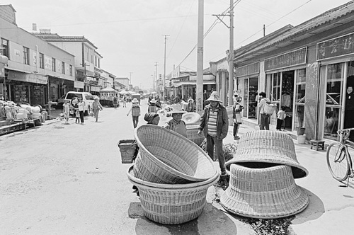 Big hats I.