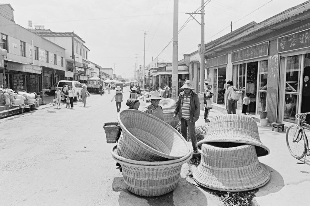 Big hats I.