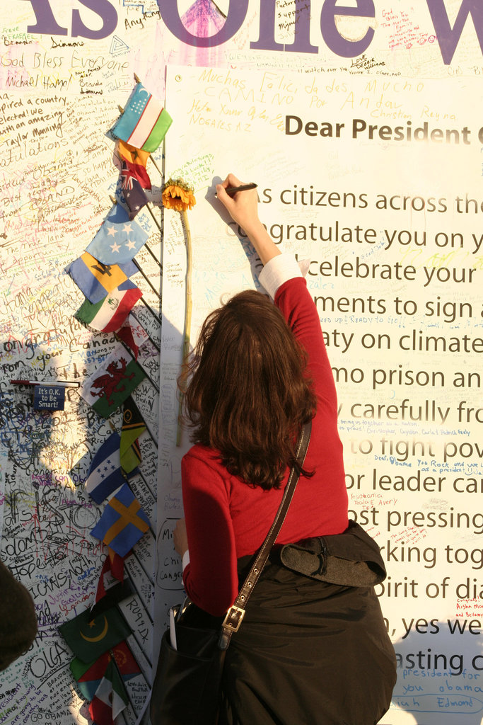 315.ObamaMessageBoard.LincolnMemorial.WDC.7November2008