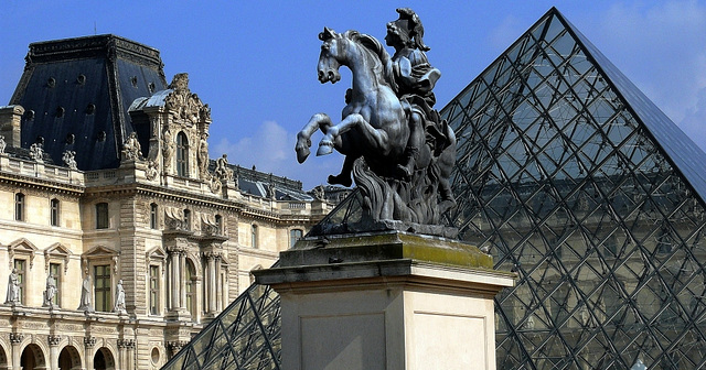 Pyramide du Louvre