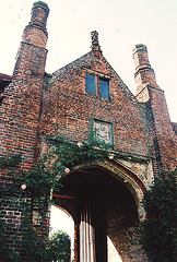 sissinghurst castle c16 brick gatehouse c.1530