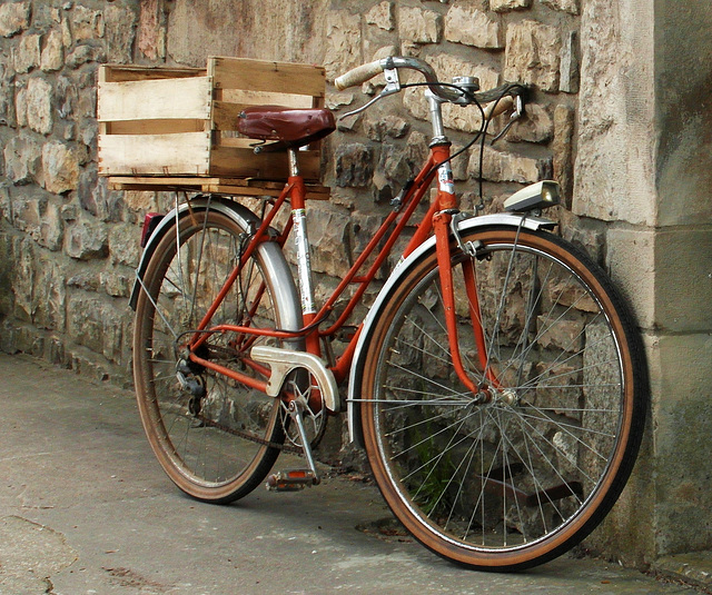 Un vélo rouge