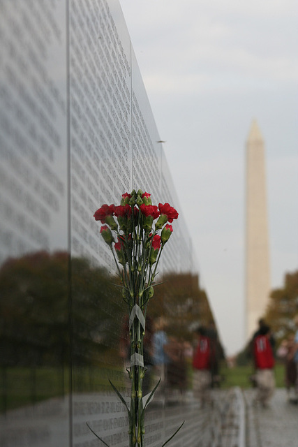 24.VietnamWarVeteransMemorial.WDC.14November2007