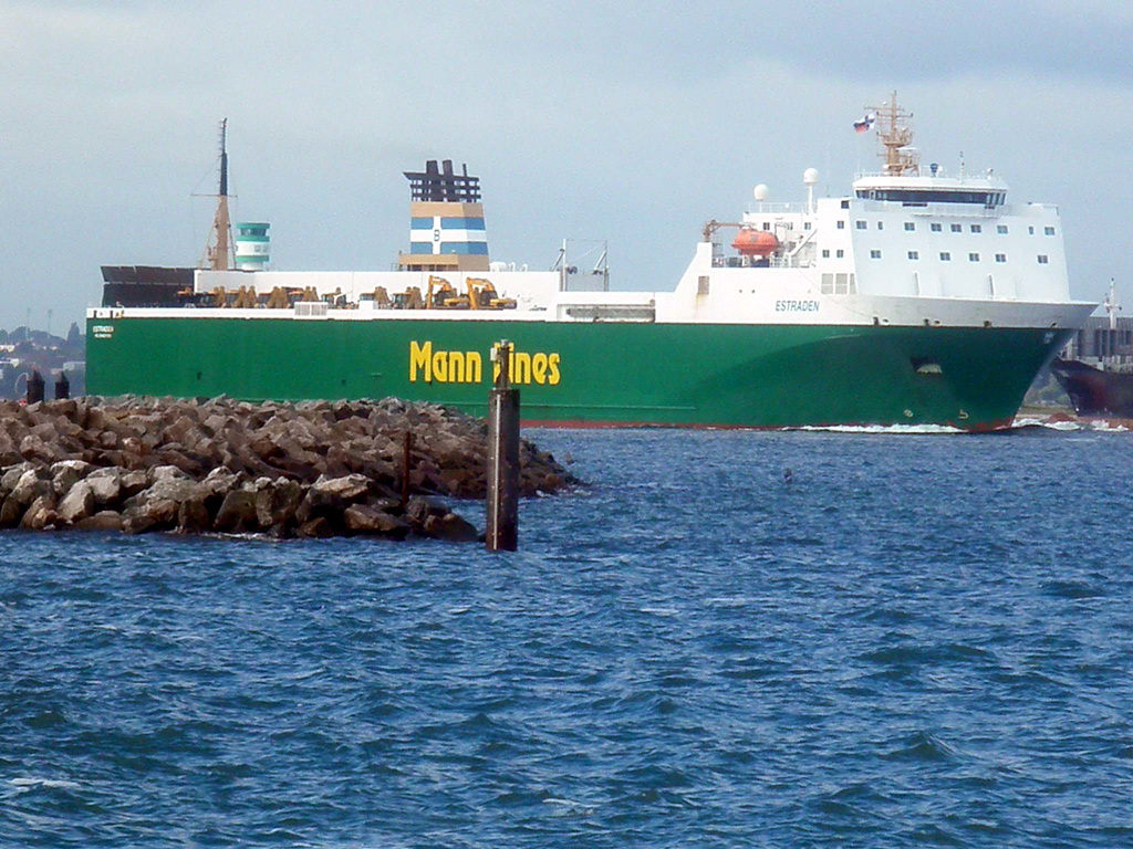 Ro/Ro-Fähre ESTRADEN auf Kieler Förde