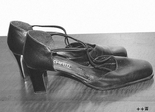 Zhaid 38 / Les belles chaussures de Lilette - Lilette's high heels shoes - 4 décembre 2008. B & W.