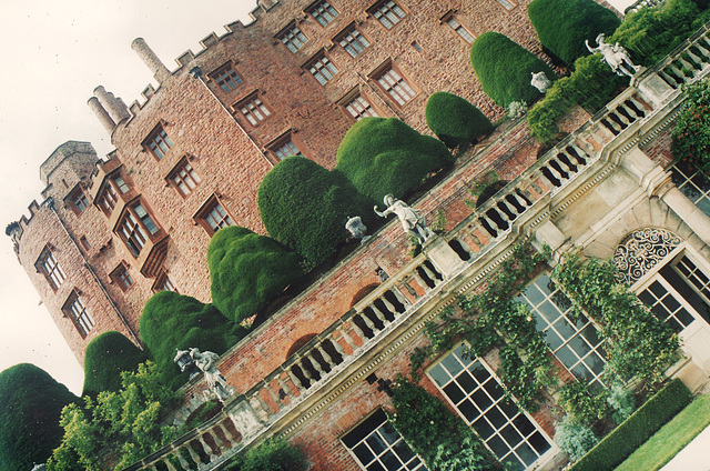 powis castle 1300 gardens 1670