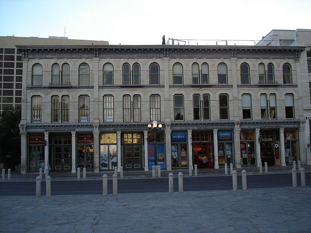 Del Sol building / San Antonio. Texas. USA. 29 juin 2010 - Photo originale