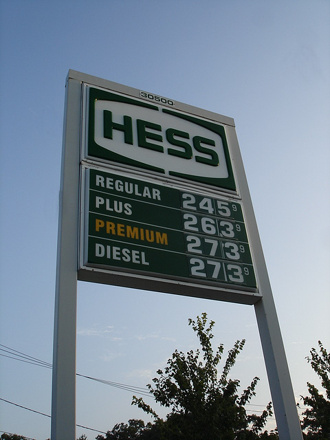 Hess sign / Station-service Hess