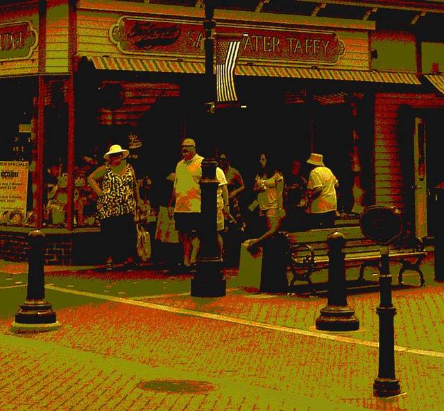 Taffy delight's squad / Brigade de bédaines de caramels - Taffy delight / Délice de caramels - Cape May, New-Jersey. USA - 19 juillet 2010 .Sepia postérisé