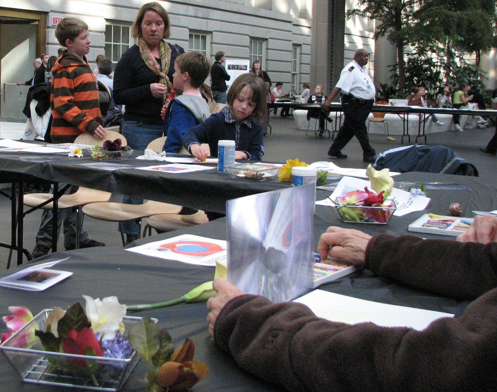 07.FamilyFriendsDay.KogodCourtyard.ReynoldsCenter.WDC.21November2010