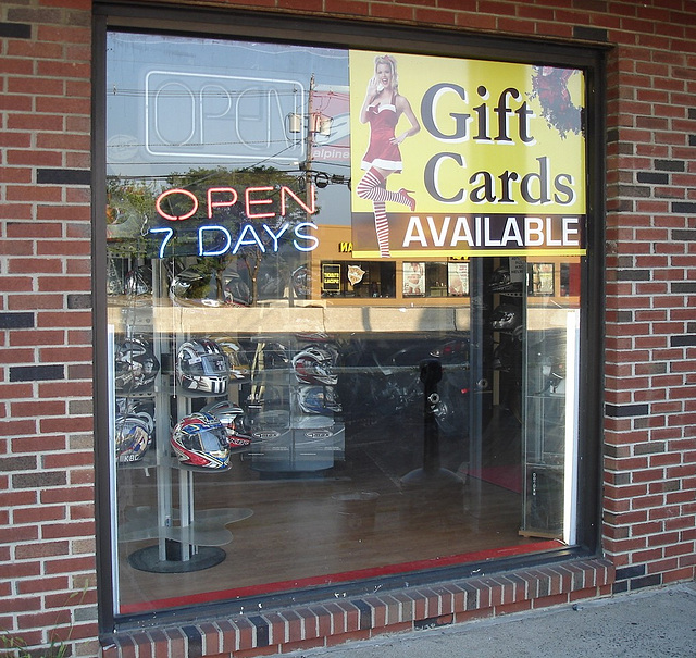 Gift cards available shop window / New-Brunswick, New-Jersey. USA - 21 juillet 2010