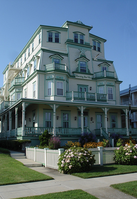 Maisons victoriennes / Victorian houses - Cape May, New-Jersey. USA - 19 juillet 2010