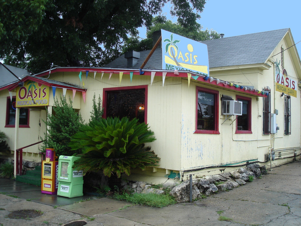 Oasis mexican café / San Antonio, Texas. USA - 2 juillet 2010 - Ciel bleu photofiltré