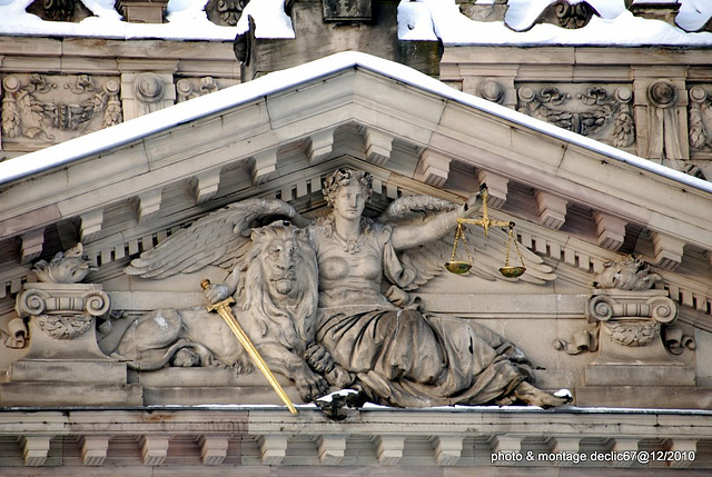 la justice au dessus de son palais !!